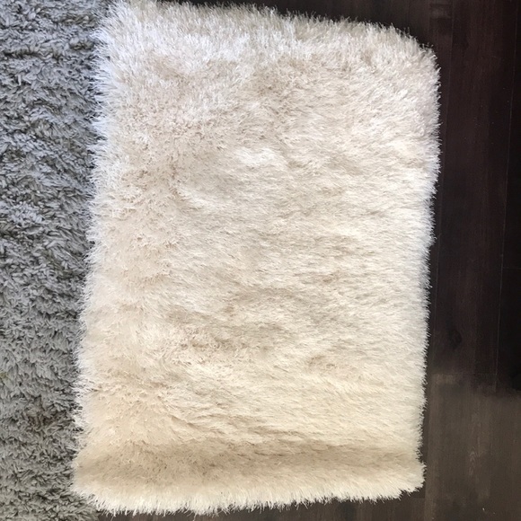 Cream/White Shag Rug - Picture 1 of 3